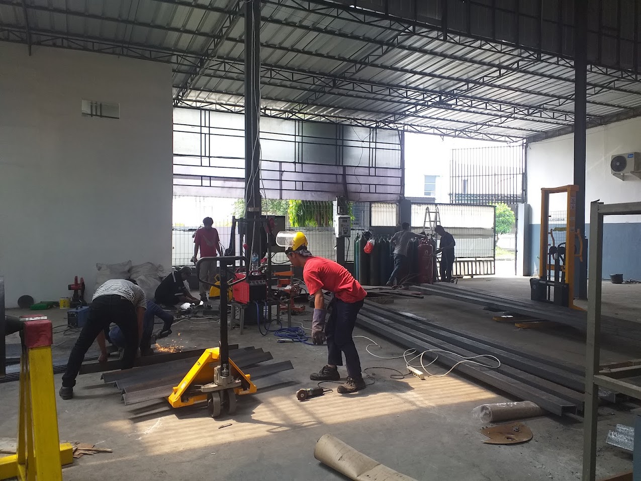 Tips Fabrikasi Baja untuk Konstruksi Bangunan Modern